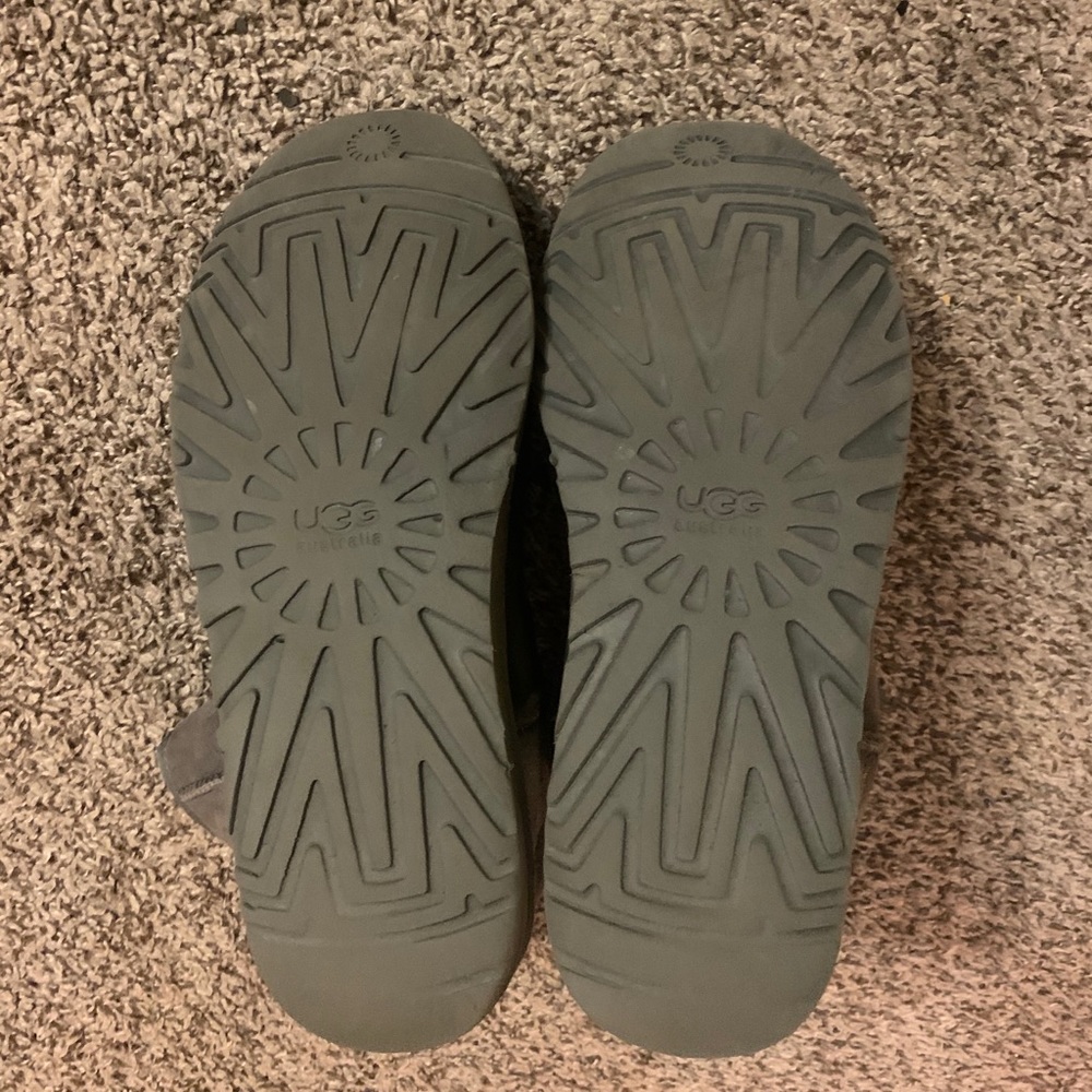 Grey Uggs - image 5